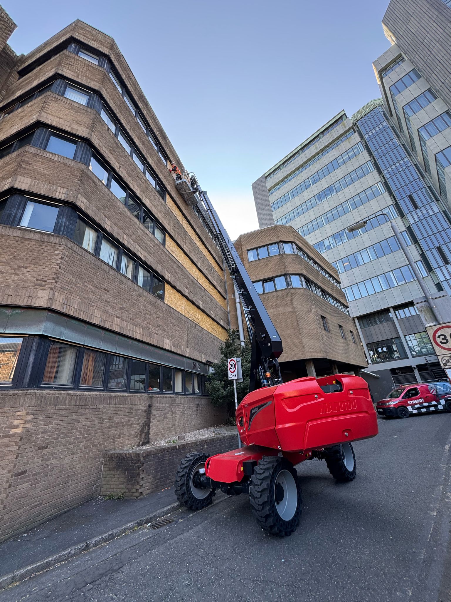 synergy-lifting-solutions-mini-cranes-1